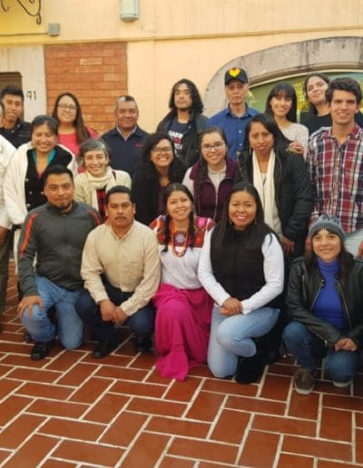 Foto de grupo de artistas Mexicano posando para foto en Zacatecas