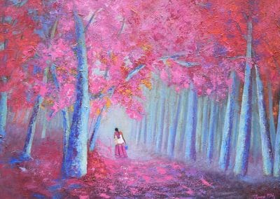 Pintura de mujer en un bosque con adboles con ojas rojizas y rosas. La mujer esta a la distancia