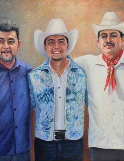 Pintura de tres varones. Dos de ellos portando sombrero vaquero blancos.